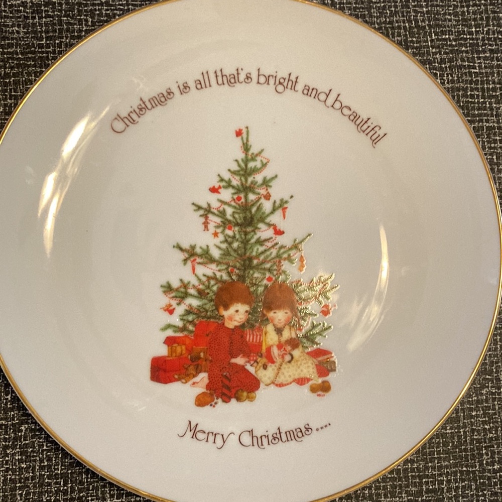 Vintage collectible Holly Hobby Commemorative Edition Christmas plate 1976